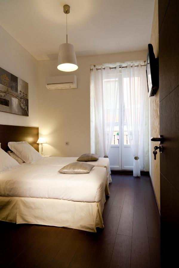 Thc Latina Hostel Madryt Zewnętrze zdjęcie
